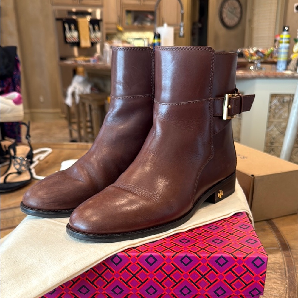 EUC! Tory Burch Brooke Ankle Bootie-Calf